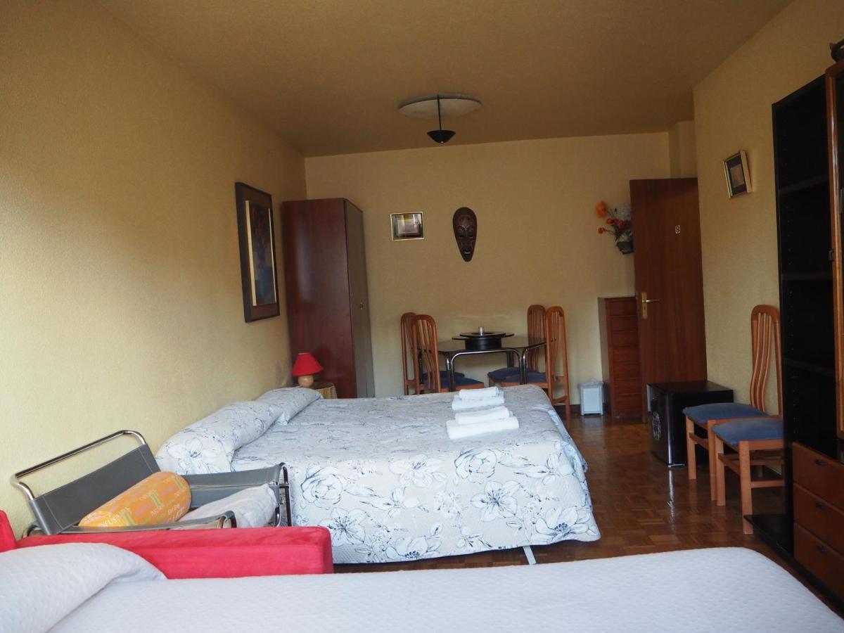 Pension Acella Pamplona Luaran gambar